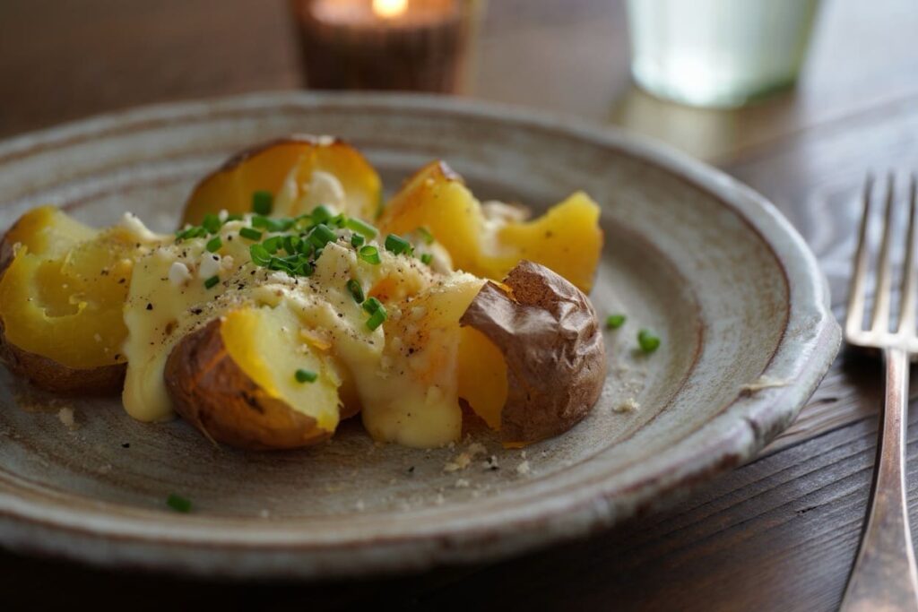 patates écrasées au four croustillantes et fromage fondu