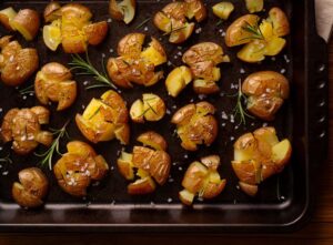 pommes de terre écrasées cuites au four et croustillantes