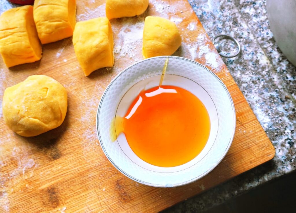 découvrez une recette facile et délicieuse de sirop de safran pour sublimer vos boissons et desserts avec une touche parfumée unique.