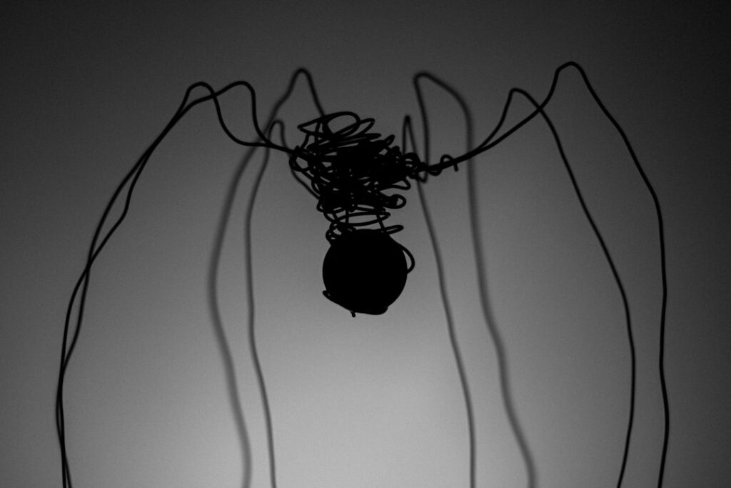 découvrez notre collier enchevêtré, un bijou unique alliant élégance et originalité pour sublimer votre style au quotidien.